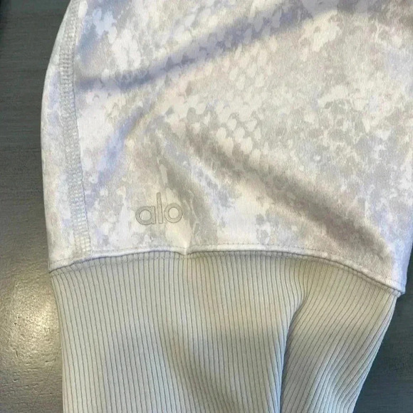 ALO Yoga Women’s Goddess Leggings - Picture 2 of 10